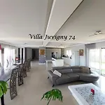 Villa 5*, 15 Personnes, Piscine A 20 Min De Geneve
