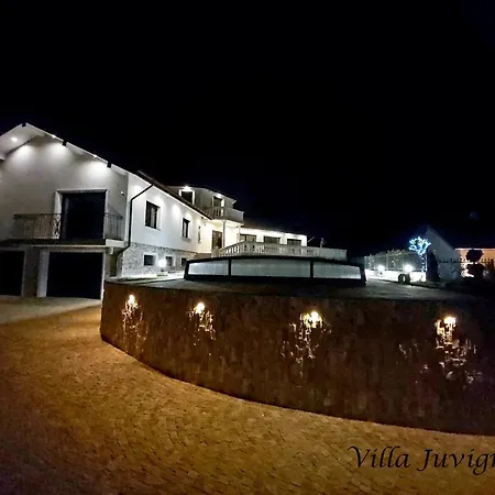 5*, 15 Personnes, Piscine A 20 Min De Geneve Villa *
